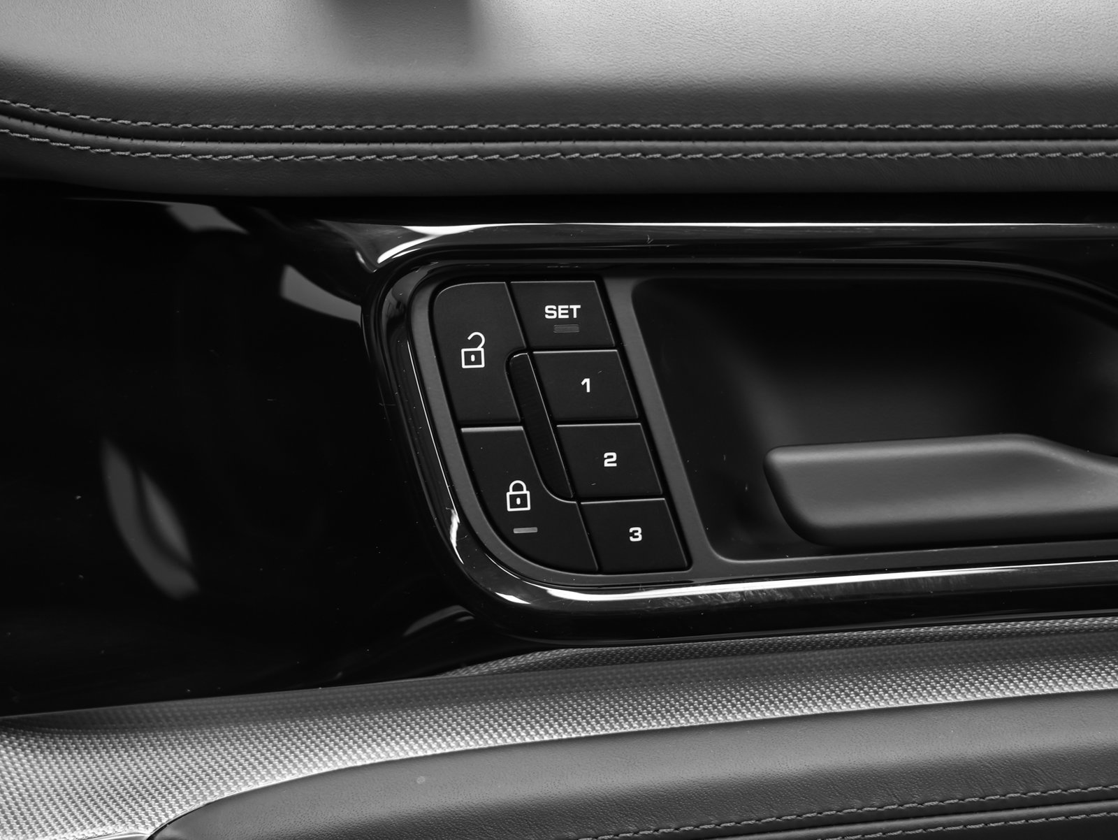 Certified 2025 Porsche Panamera 4 AWD/4WD image 19
