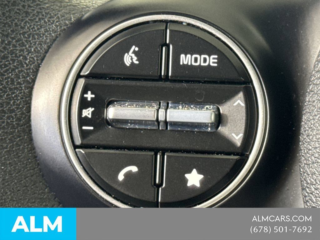 Used 2025 Kia Soul LX w/ LX Technology Package FWD image 27