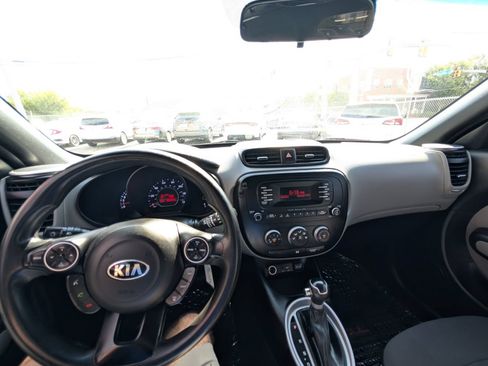 Used 2016 Kia Soul FWD image 21