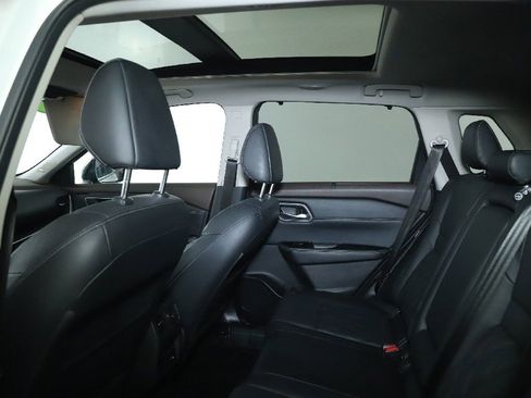 Certified 2021 Nissan Rogue Platinum image 17