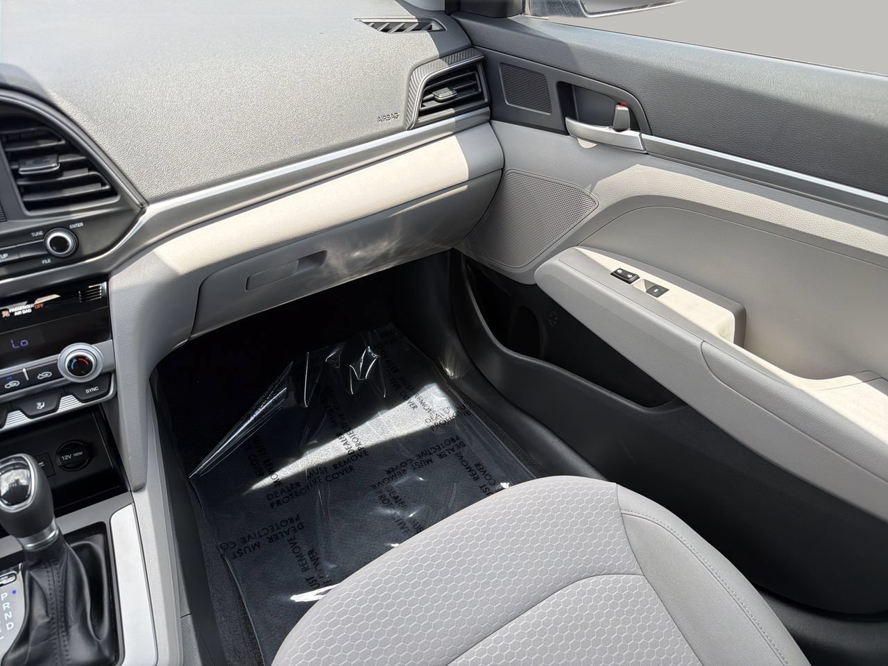 Used 2020 Hyundai Elantra SE FWD image 15