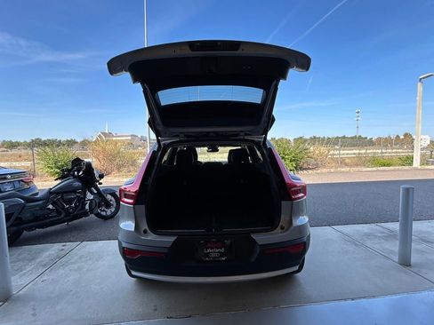 Used 2023 Volvo XC40 B5 Plus image 54