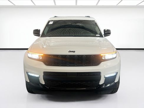 Used 2022 Jeep Grand Cherokee L Limited w/ Black Appearance Package AWD/4WD image 2