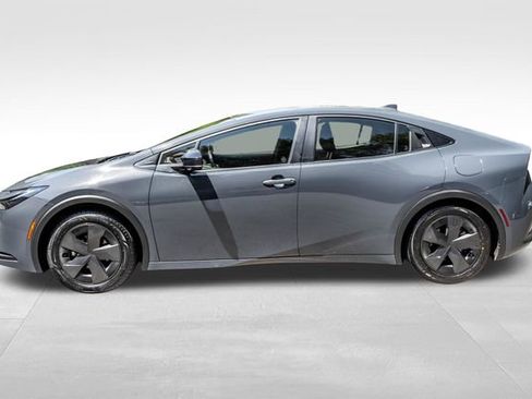 Used 2025 Toyota Prius LE FWD image 10