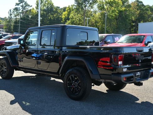 Used 2022 Jeep Gladiator Sport image 11