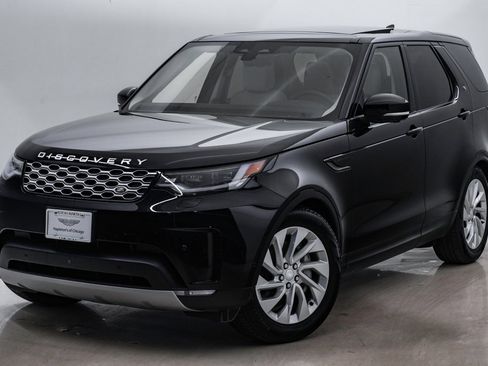Used 2025 Land Rover Discovery S image 3
