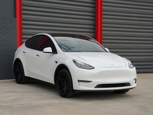 Used 2023 Tesla Model Y Long Range image 3