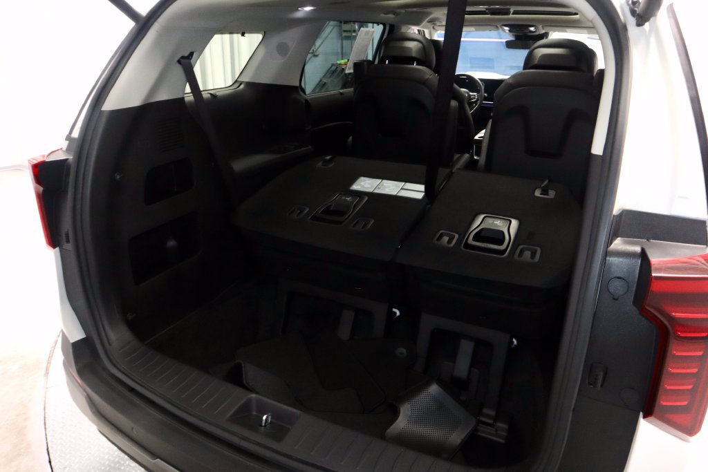 Used 2025 Kia Carnival SX Prestige FWD image 16