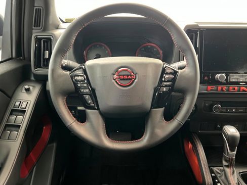 Certified 2025 Nissan Frontier PRO-4X image 12