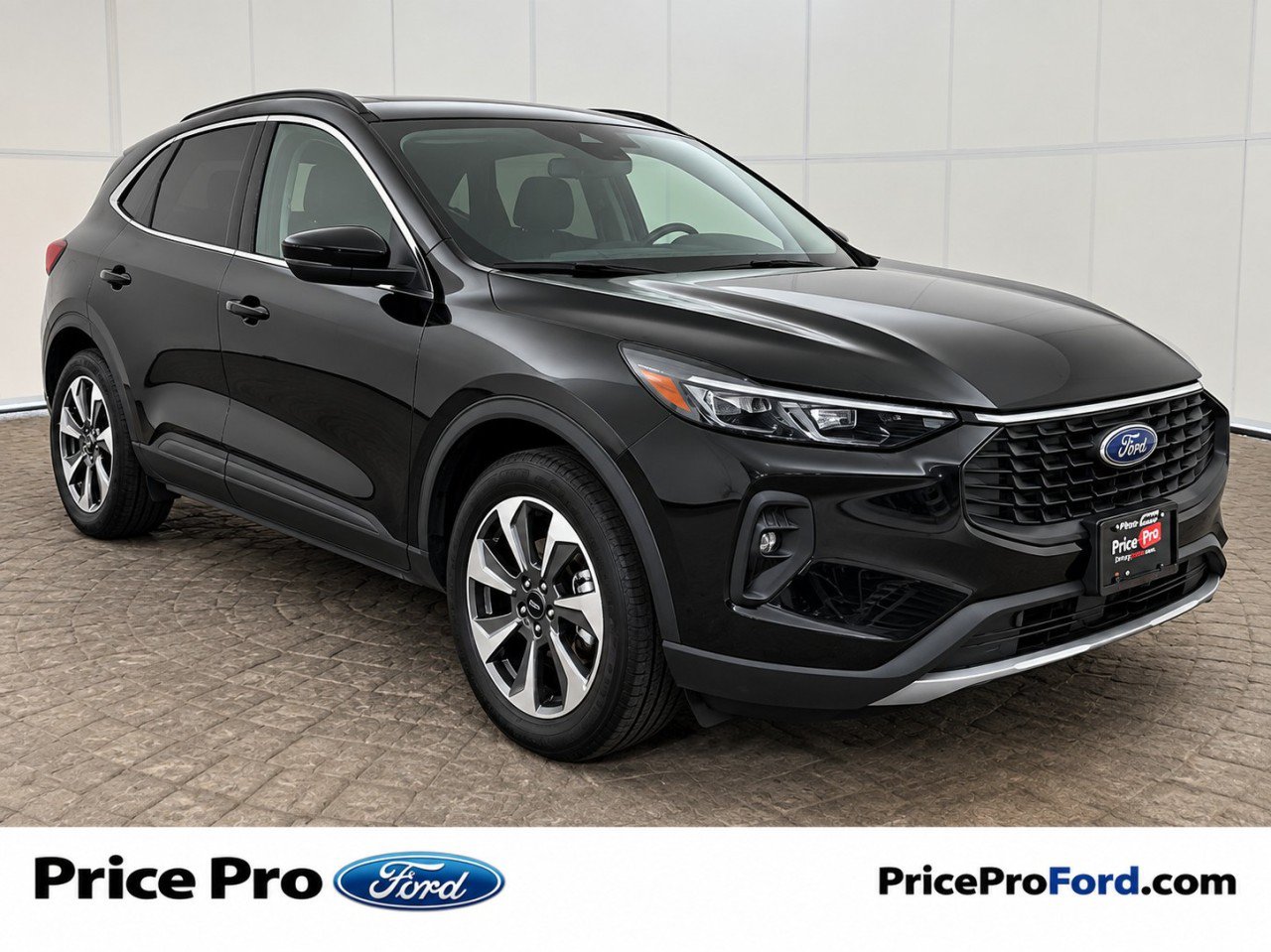 Certified 2025 Ford Escape Platinum AWD/4WD image 1