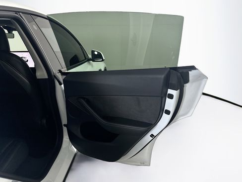 Used 2022 Tesla Model Y Performance image 29