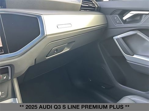 Used 2025 Audi Q3 2.0T Premium Plus w/ Premium Plus Package image 34