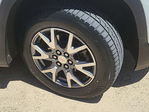 Used 2023 GMC Acadia SLT FWD image 33