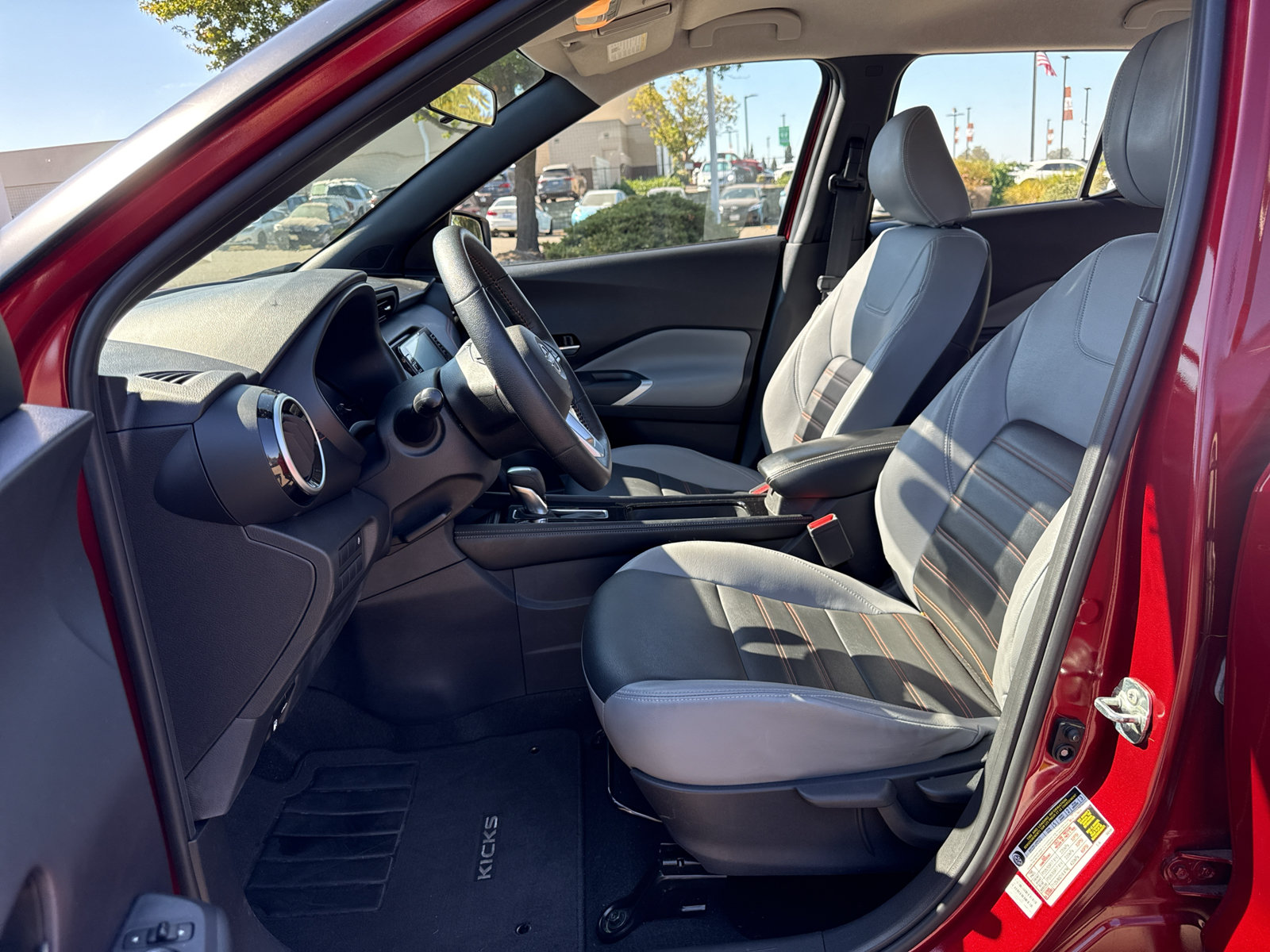Used 2023 Nissan Kicks SR w/ SR Premium Package FWD image 18