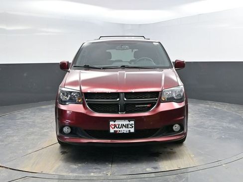Used 2018 Dodge Grand Caravan SE image 2