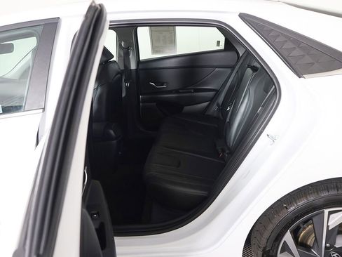 Used 2025 Hyundai Elantra Limited FWD image 32