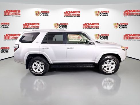 Used 2015 Toyota 4Runner SR5 AWD/4WD image 16