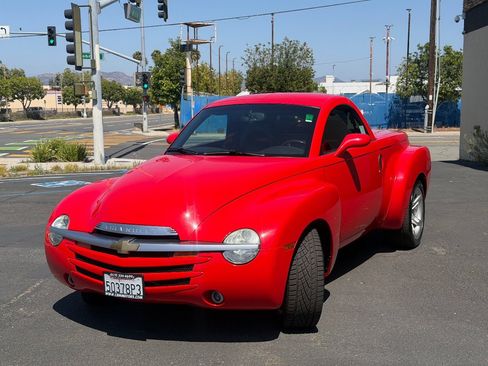 Used 2003 Chevrolet SSR w/ Preferred Equipment Group RWD image 5
