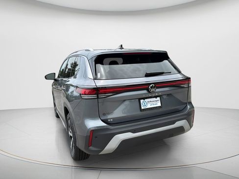 New 2026 Volkswagen Tiguan SE FWD image 6