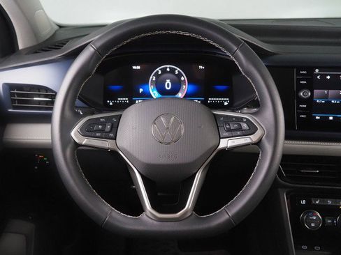 Used 2024 Volkswagen Taos SE image 17
