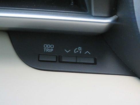 Used 2021 Toyota Highlander XLE FWD image 37
