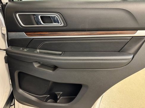 Used 2018 Ford Explorer Limited AWD/4WD image 27
