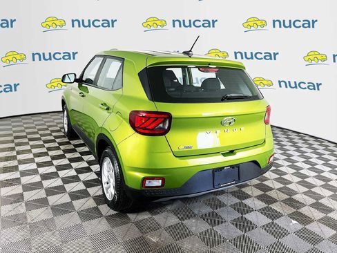 Certified 2024 Hyundai Venue SE image 5
