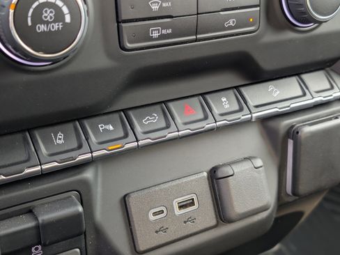 Used 2024 Chevrolet Silverado 2500 Custom w/ Custom Value Package image 20