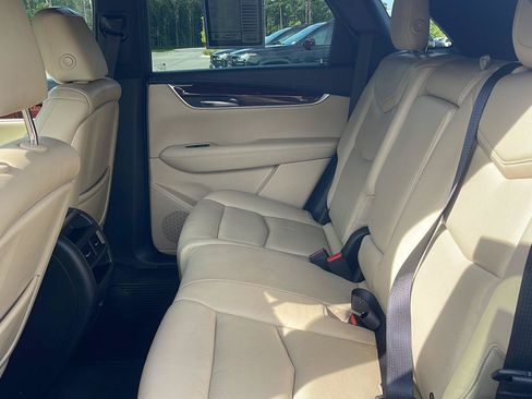 Used 2017 Cadillac XT5 Luxury w/ Driver Awareness Package AWD/4WD image 35