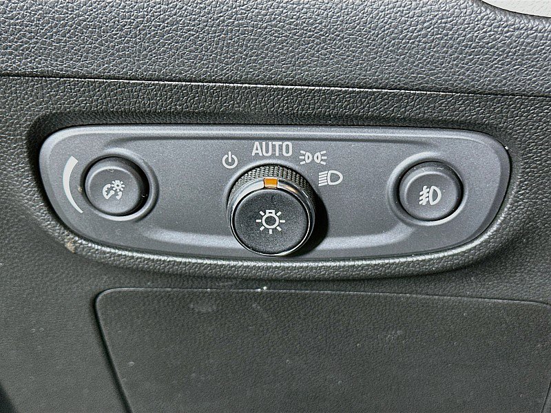 Used 2023 Buick Encore GX Essence w/ Experience Buick Package FWD image 10