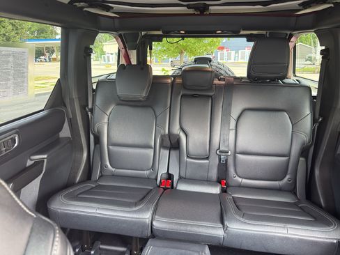 Used 2025 Ford Bronco Badlands AWD/4WD image 32