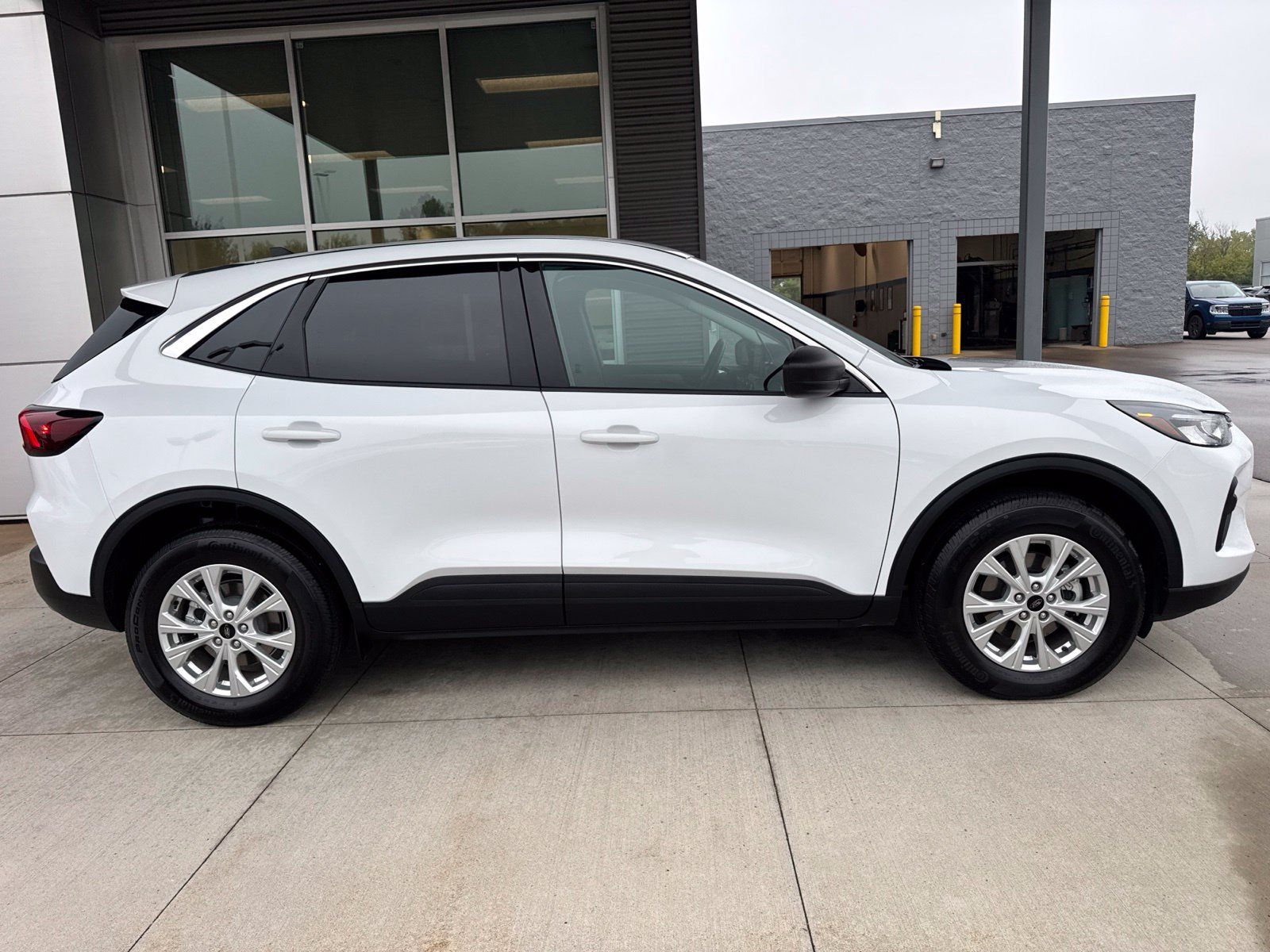 Certified 2024 Ford Escape Active AWD/4WD image 9