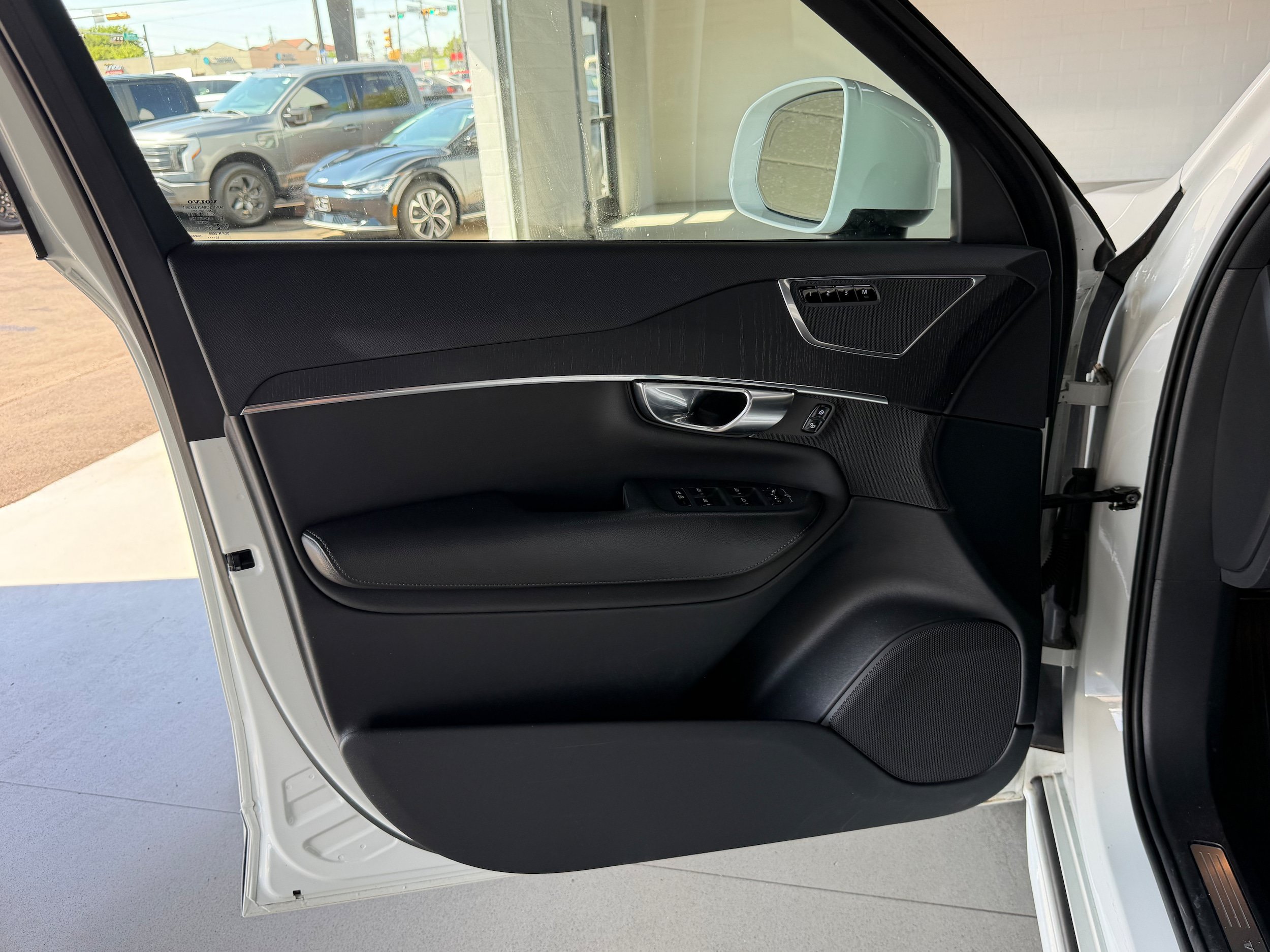 Used 2020 Volvo XC90 T5 Momentum FWD image 22