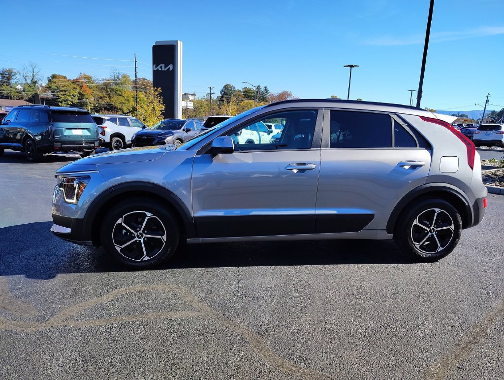 Used 2024 Kia Niro LX FWD image 3
