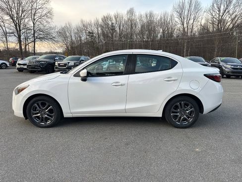 Used 2019 Toyota Yaris LE image 4