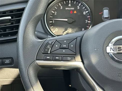 Used 2017 Nissan Rogue S image 8