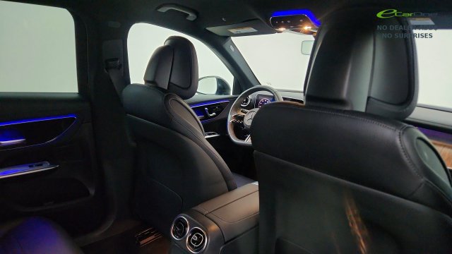 Used 2025 Mercedes-Benz GLC 300 4MATIC image 41