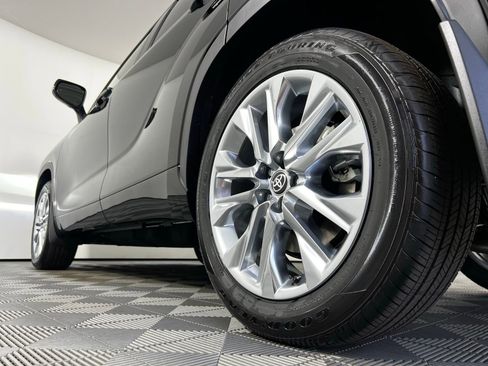 Certified 2026 Toyota Highlander Limited image 31