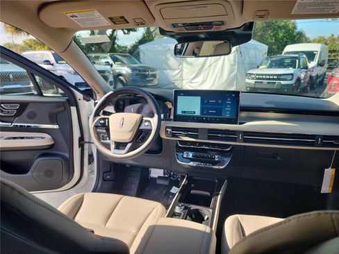 New 2026 Lincoln Corsair Premiere FWD image 21