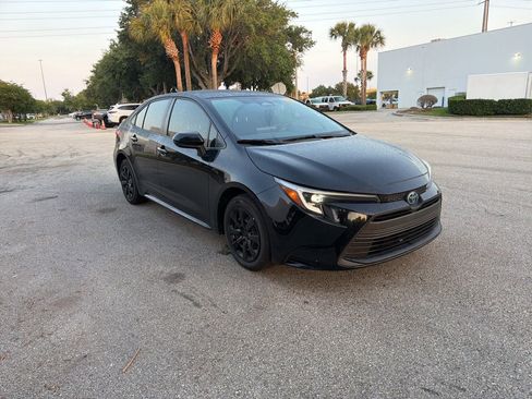 Used 2024 Toyota Corolla LE FWD image 7