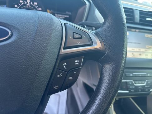 Used 2018 Ford Fusion SE w/ Fusion SE Technology Package FWD image 9