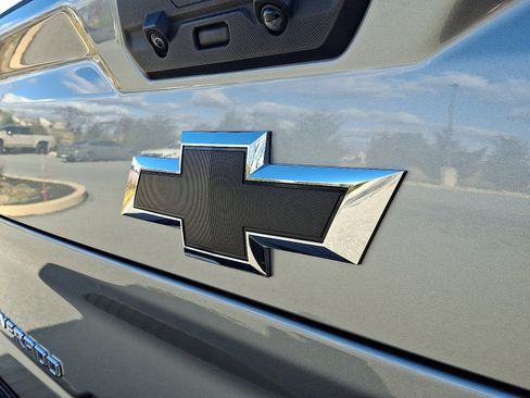 Used 2025 Chevrolet Silverado 2500 ZR2 w/ Technology Package image 30