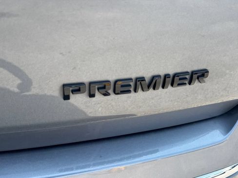 Used 2021 Chevrolet Traverse Premier FWD image 6