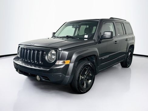Used 2017 Jeep Patriot Latitude FWD image 3