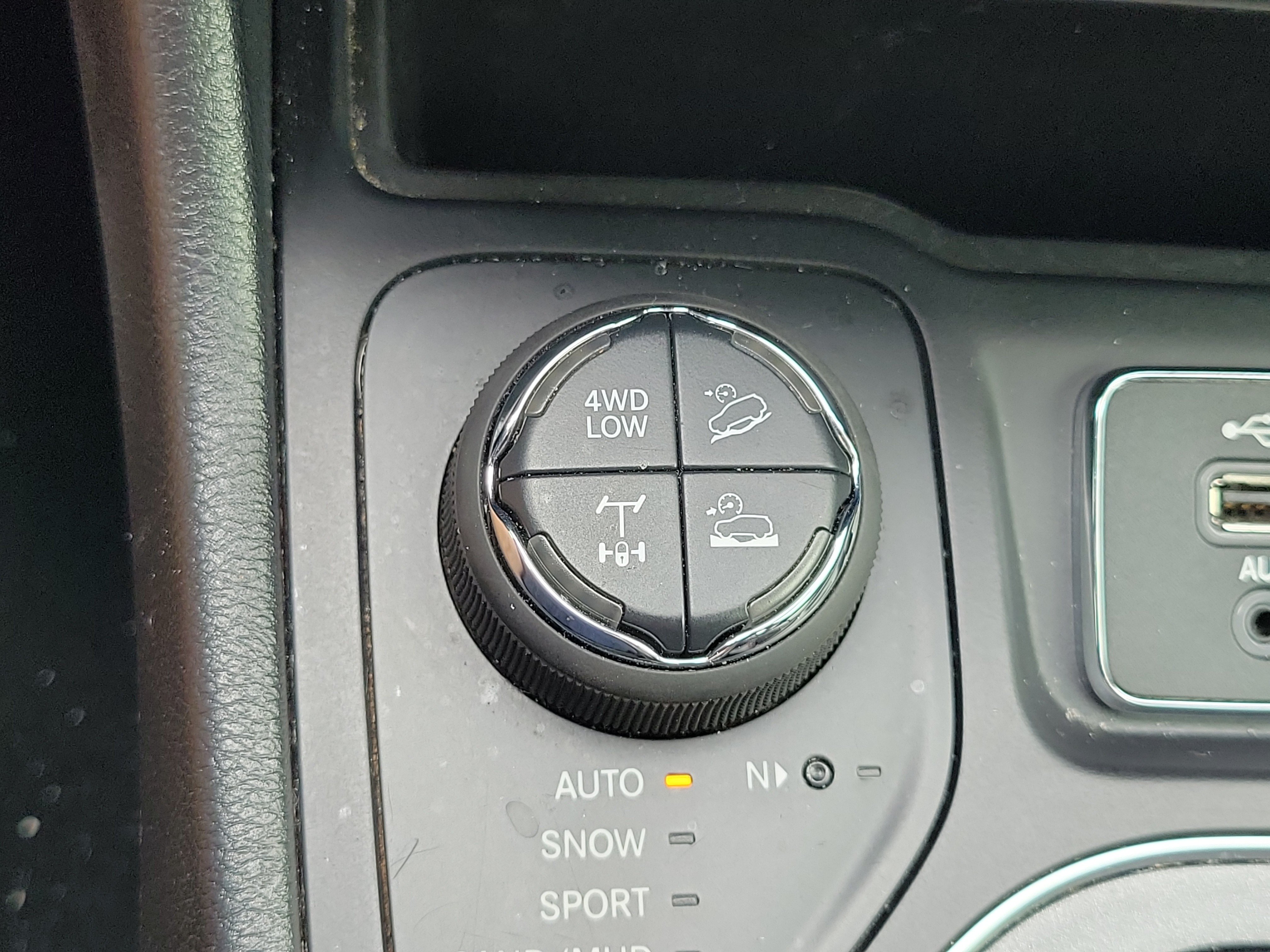 Used 2019 Jeep Cherokee Trailhawk w/ Trailer Tow Group AWD/4WD image 24