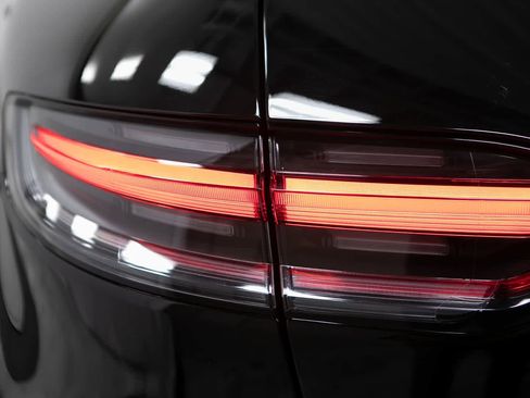 Certified 2026 Porsche Macan AWD/4WD image 18