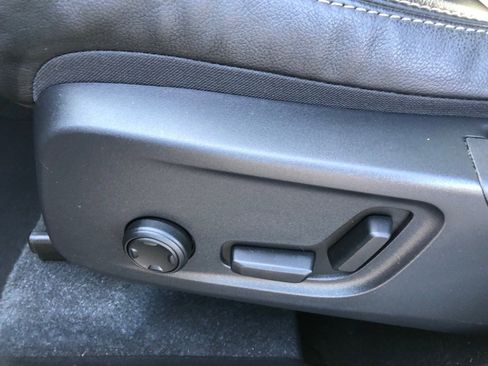 Used 2023 Volvo XC40 B5 Plus w/ Protection Package Premier image 13