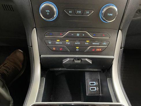 Used 2020 Ford Edge SEL image 27