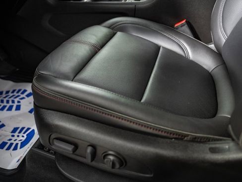 Used 2023 Chevrolet Traverse RS image 39