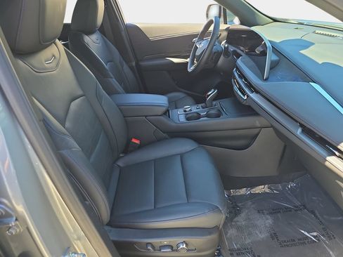 Used 2025 Cadillac XT4 Sport FWD image 12